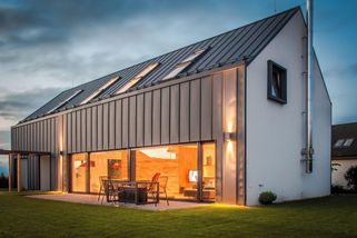 Dům jako chameleon. Úplně jiný zvenku a zevnitř